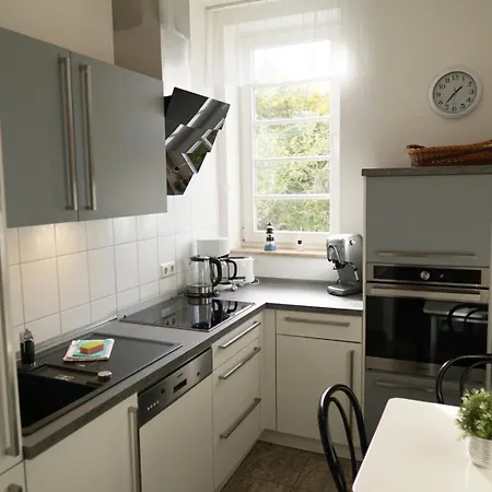 Unter Den Linden - 46-17 *